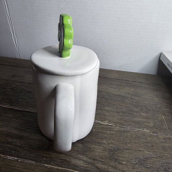 NWT Rae Dunn Artisan Kiss Me St Patrick's Day Mug Four Leaf Clover Topper 2021 - Picture 3 of 10